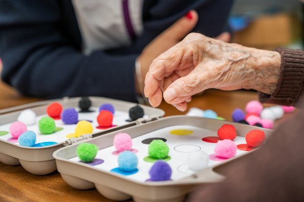 dementia-elderly-hands-sorting-colorful-pompoms